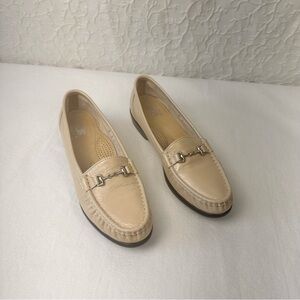 Sas Leather Shoes Size 8 Women's Beige Comfort Loafers Slip On Flats Classic